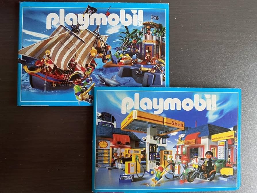 洋書 Playmobil THE OFFICIAL ANNUAL 2015 The Official PLAYMOBIL Annual 2015 : Amazon.in: Books